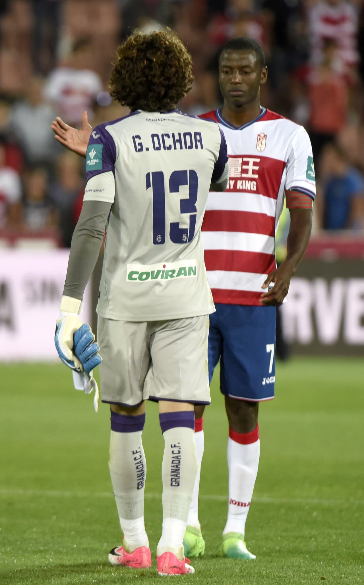 Memo Ochoa, a préstamo desde el Málaga, ya mira otros rumbos y se habla de una posibilidad de ir a Italia con Napoli, además de un interés del Atlético de Madrid. Por su parte, el colombiano Adrián Ramos tiene todo listo para irse a China.