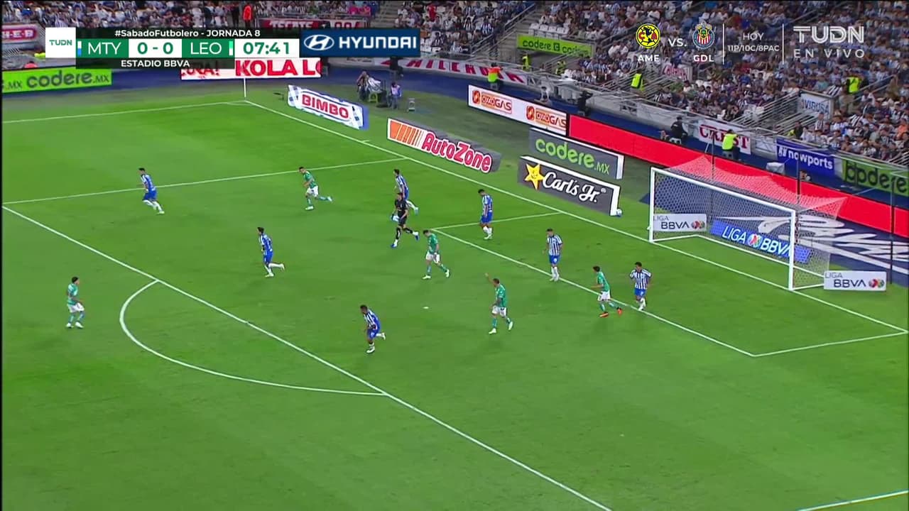 ¡TIRO ATAJADO! disparo por Omar Fernández.