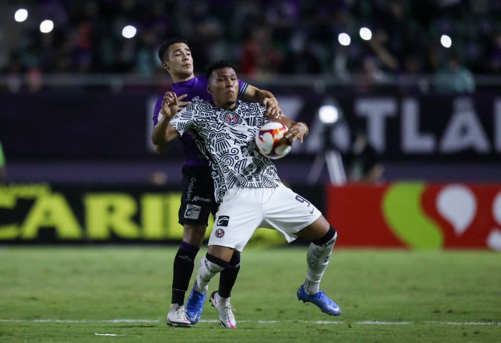 José Ortiz Cortes (71') se vistió de villano y empujó el balón en su propia meta para darle el triunfo a los de Coapa. En la J13 del Guard1anes 2021, América recibirá al Necaxa y Mazatlán visitará Puebla.