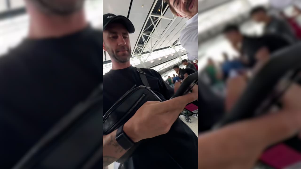 Layún revela el contacto "más cabrón" en su celular