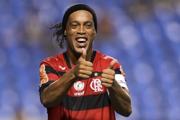 A su regreso a Brasil la racha no se vio cortada, con el Flamengo Ronaldinho logró el Campeonato Carioca y las Copas Taca Guanabara y Río en un año de ensueño después de brillar en Europa.
