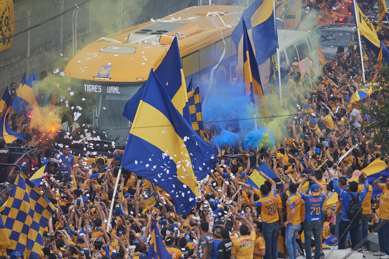 ¡Vaya manera de apoyar! Con este cálido recibimiento de sus aficionados, Tigres deba salir como una fiera para la Ida de la Final de la Liga Campeones de la Concacaf. Echen un vistazo al respaldo.