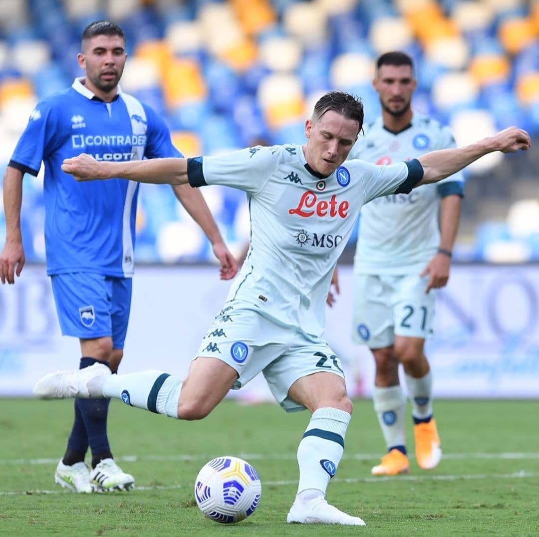 Zielinski, Ciciretti, Mertens y Petagna hicieron los goles. El último partido de pretemporada del conjunto azzurri será este domingo 13 de septiembre frente al Sporting de Lisboa en el Estadio José Alvalade. Napoli debutará en la Serie A el próximo 20 de septiembre cuando visite al Parma.