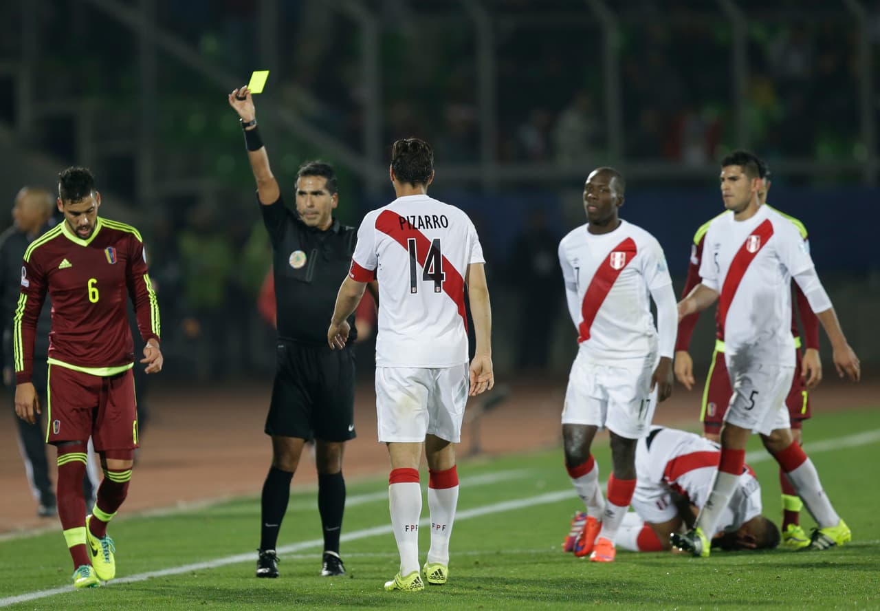 ¡Todo fue un malentendido! Árbitro explica por qué 'usó' el VAR