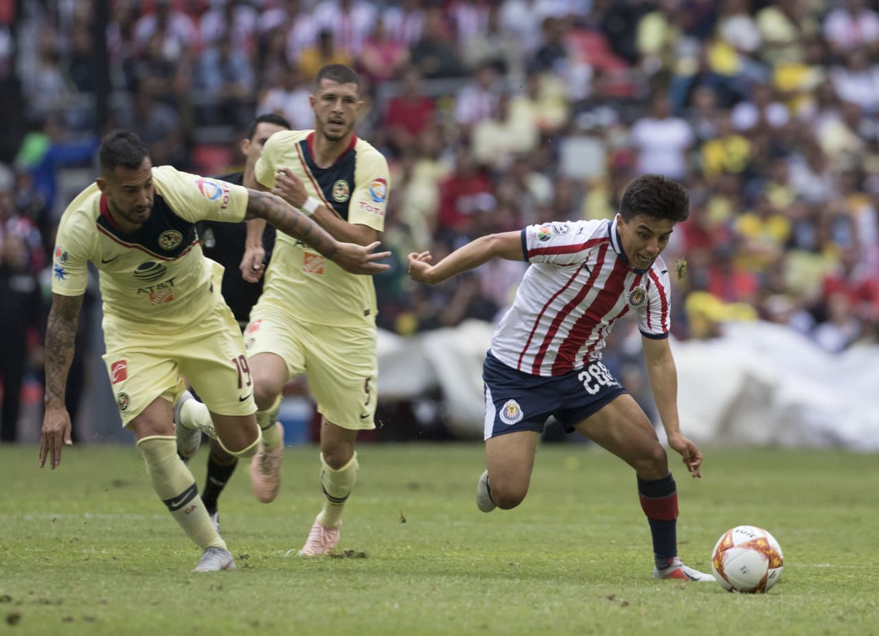 En nuestro futbol llenaríamos el estadio con una final de Liga MX entre el América y las Chivas, una reedición de la Final del Siglo XX en el Siglo XXI.