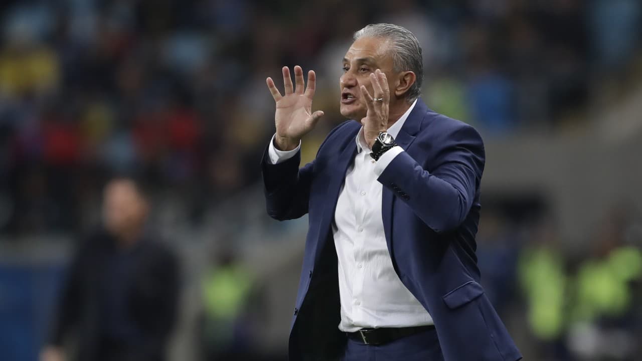Tite quedo insatisfecho con el estado de la cancha de la Arena do Gremio.