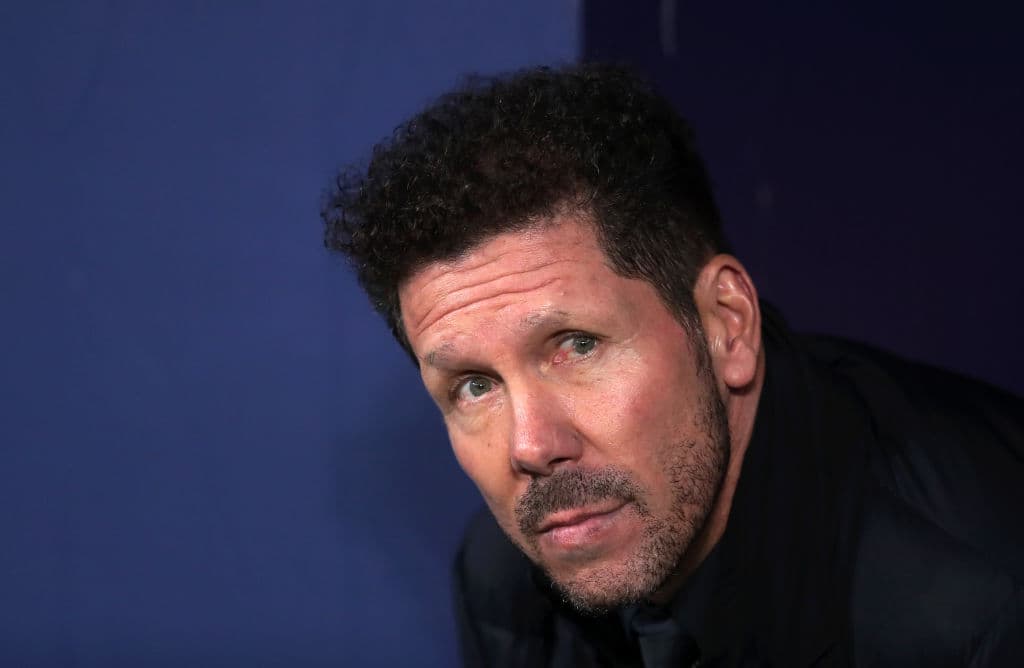 Comienza el juego y Simeone luce con los nervios a flor de piel.