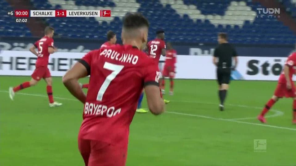 Tiro de esquina para Bayer 04 Leverkusen
