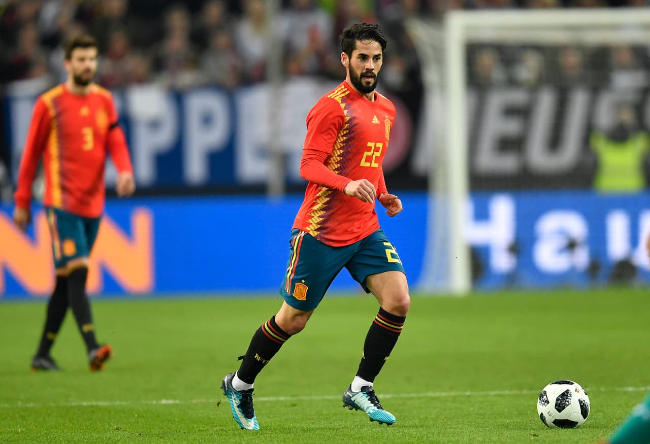 Francisco tuvo que decidir en 2013 en cual club seguiría su carrera y el malagueño decidió fichar con el Real Madrid.