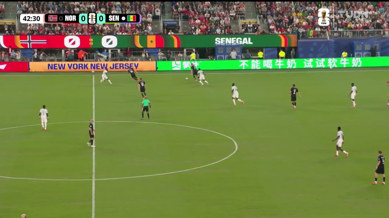 ¡GOL!  anota para Noruega. Marcus Pedersen
