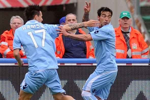 Ezequiel Lavezzi se encargó de darle el triunfo a los napolitanos con dos goles.