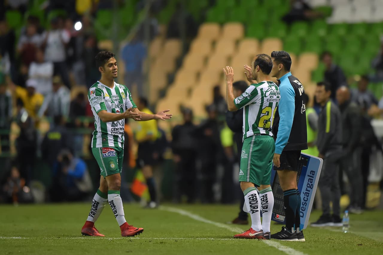 Landon Donovan debutó y León volvió a rugir ante Puebla