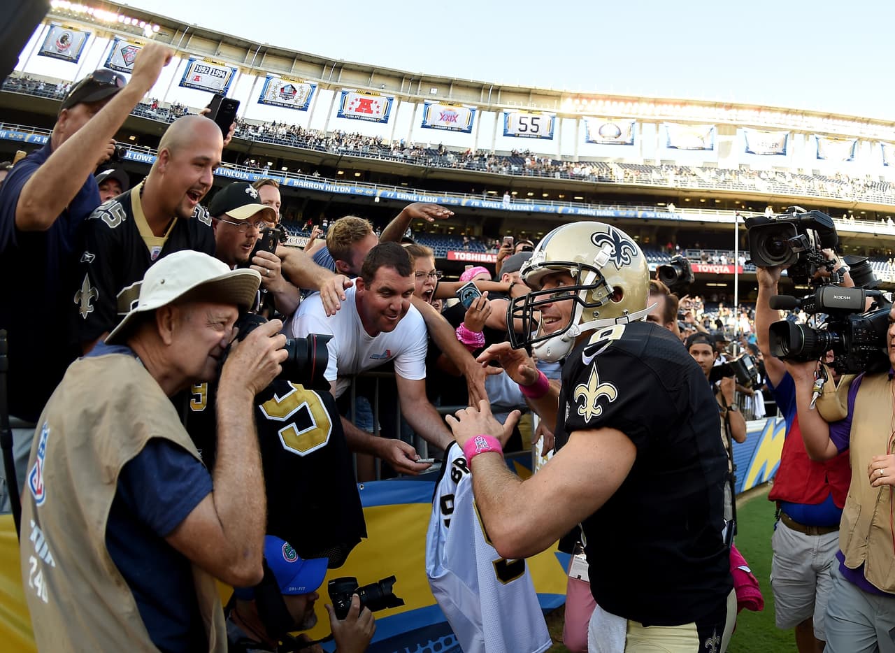 Brees condujo una gran remontada y los Saints derrotaron 35-34 a los Chargers