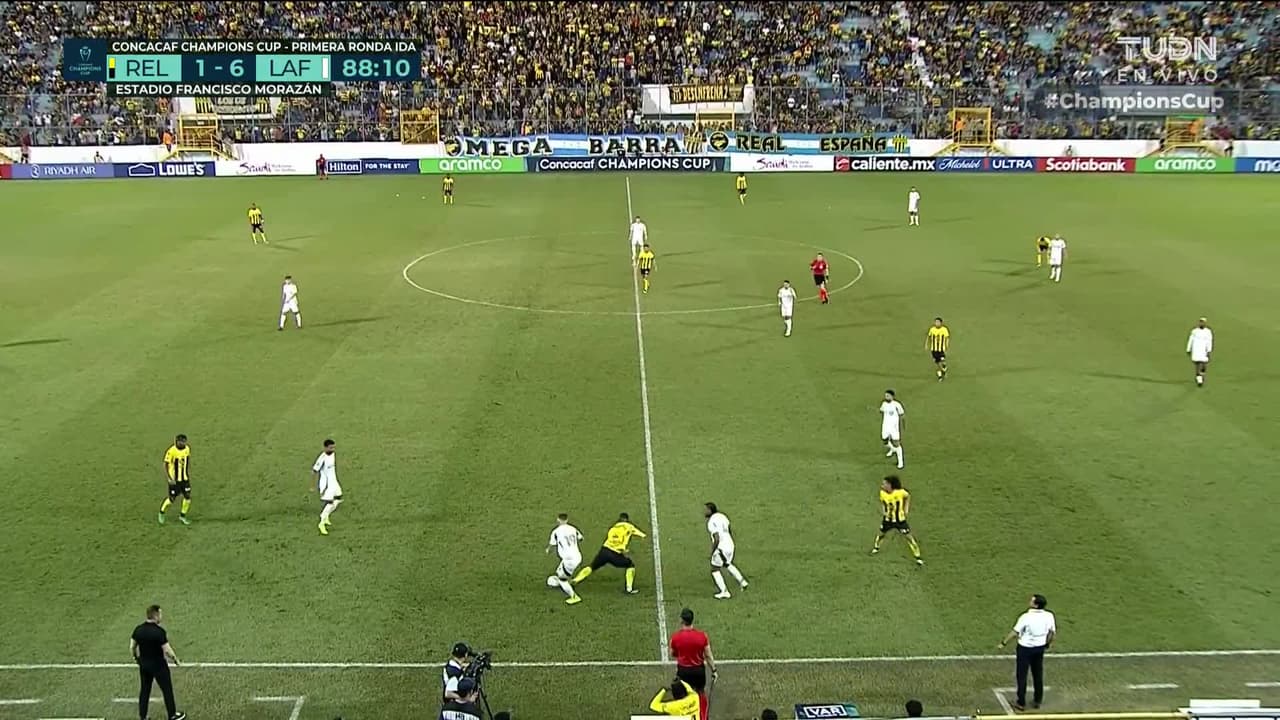 ¡TIRO ATAJADO! disparo por Matt Evans.