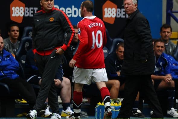 Wayne Rooney volvió a tener una actuación desafortunada y salió de cambio.