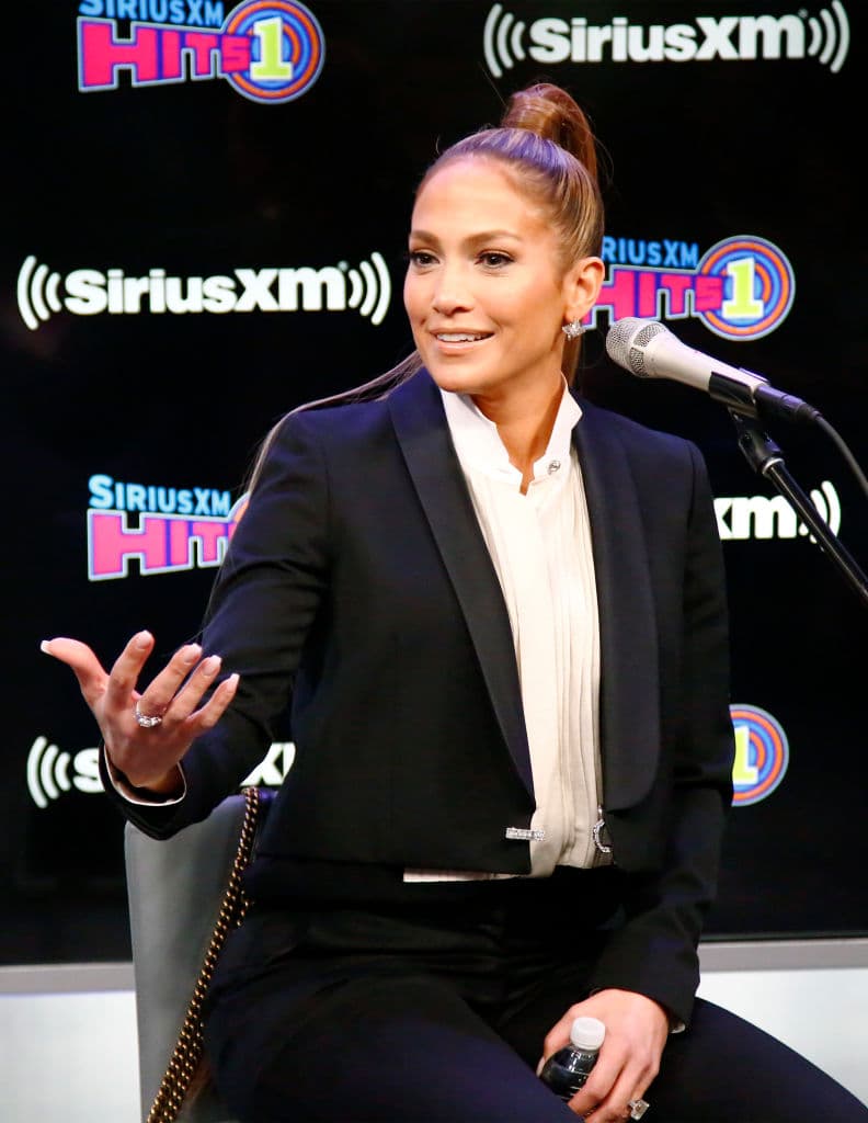 Tras una operación, es traicionado por su equipo y dado por muerto. Entonces decide adoptar una nueva identidad; lo que se propone, con la ayuda de una hermosa mujer, es apoderarse del botín y que sus antiguos socios lamenten haberse cruzado en su camino.
<br>