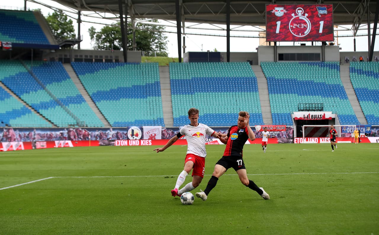 - El equipo local se quedó con uno menos tras la expulsión de Halstenberg.
<br>- Hertha Berlín jugó más de 25 minutos con un elemento más.