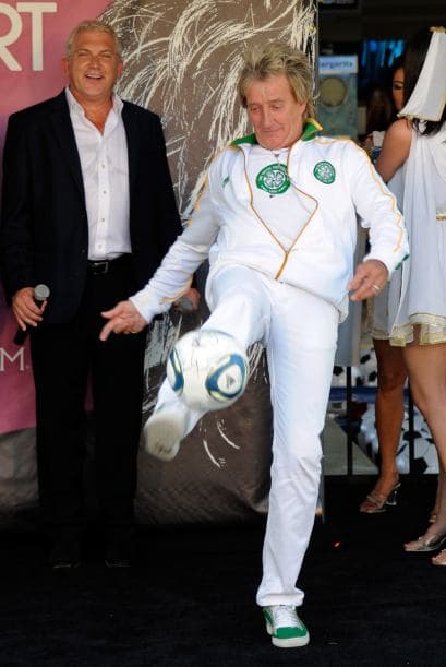 ¡Rod Stewart! ¿Casualidad?... Por todos es sabido la pasión por el fútbol del cantante inglés y no se diga la que demuestra ‘El Piojo’ en el campo.