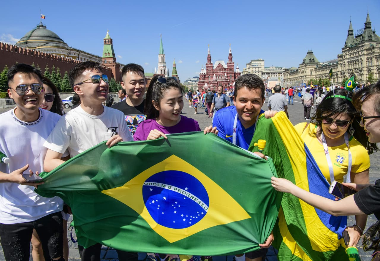 El colorido y el entusiasmo se apoderó de San Petersburgo en medio de la fiesta de los fanáticos de Brasil y Costa Rica por el segundo partido para cada uno en el grupo E del Mundial Rusia 2018.