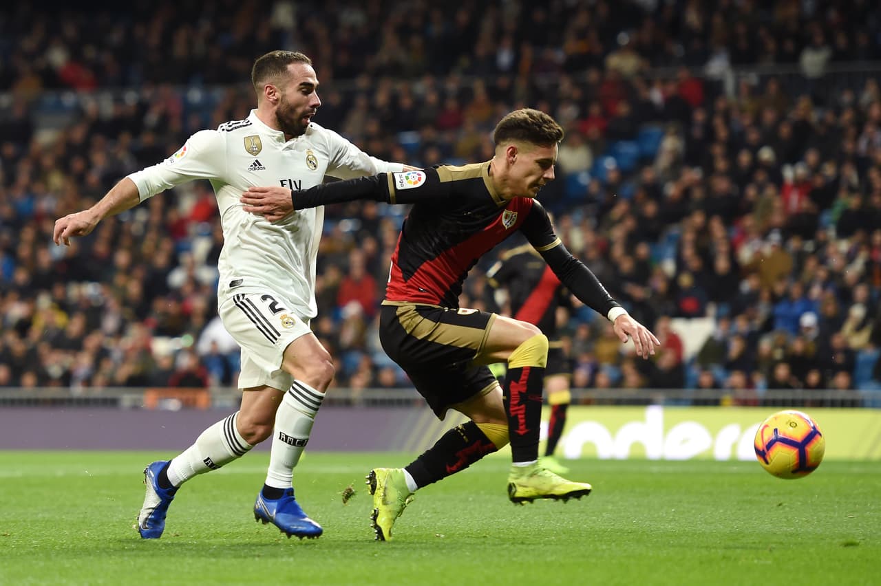 El lateral izquierdo, Alex Moreno, deja el Rayo Vallecano para incorporarse a las filas del Real Betis Balompié.