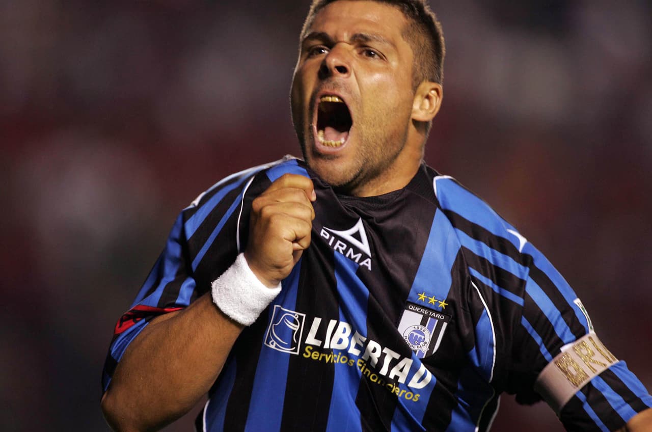 Otro fue el Gallos Blancos, donde es ídolo de la hinchada queretana. ¿Se acordarán de él en el Corregidora?