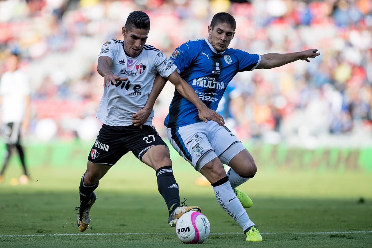 Action photo during the match Queretaro vs Atlas, Corresponding 15st Round of Tournament of League BBVA Bancomer MX at La Corregidora Stadium. Foto de accion durante el partido Queretaro vs Atlas, Correspondiente a la Jornada 15 del Torneo Apertura 2017 de la Liga BBVA Bancomer MX, en el Estadio La Corregidora, en la foto: (i-d) Jose Maduena de Atlas y Javier Guemez de Queretaro 28/10/2017/MEXSPORT/Omar Martinez.