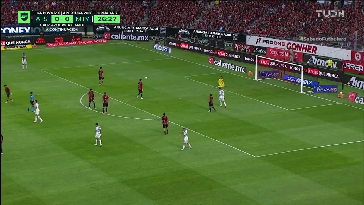 ¡Lucas Ocampos mete zapatazo que pasó rayando el arco de Camilo Vargas!