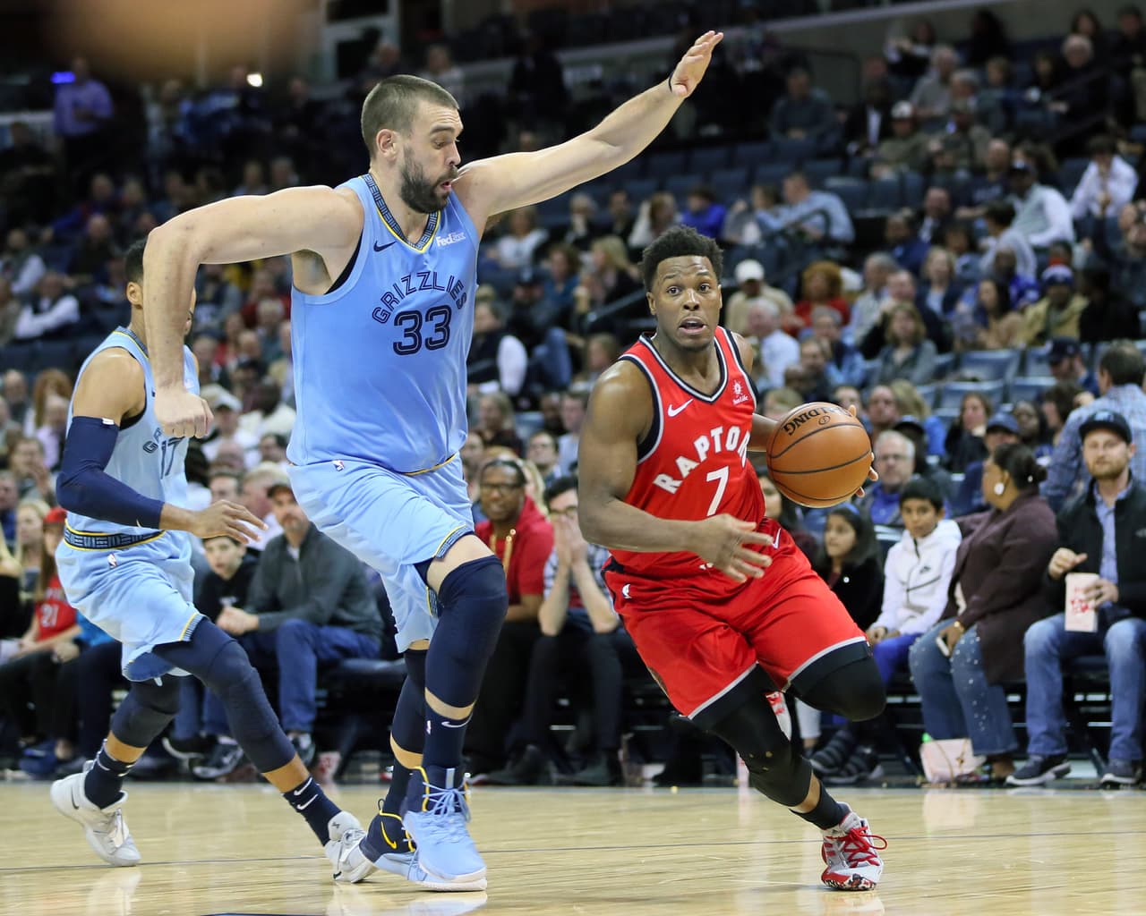 <b>Toronto 122-114 Memphis</b>. En duelo interconferencias en FedEx Forum, los Raptors (18-4) sufrieron pero remontaron 17 puntos para superar a los Grizzlies (12-8) con un gran cuarto periodo.