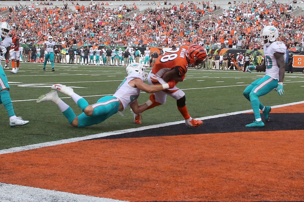 Y no fue sino hasta el último cuarto cuando los Bengals respondieron al anotar su primer touchdown, un pase de 18 yardas de Andy Dalton para Joe Mixon.