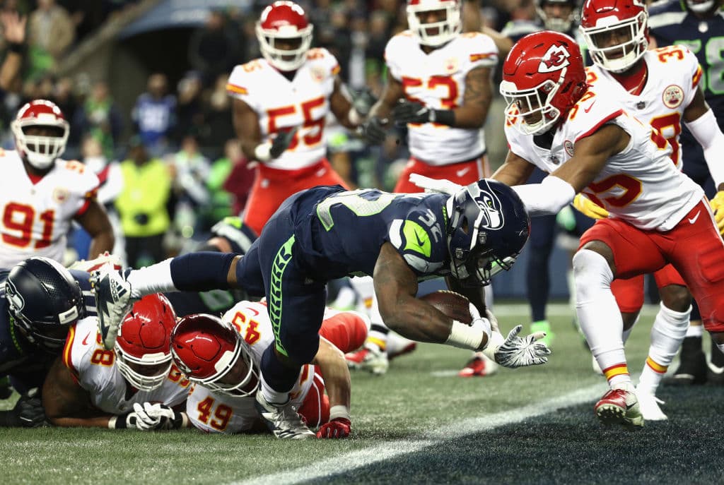 Chris Carson puso en ventaja a los Seahawks restando 8:55 con una carrera de anotación de 4 yardas que puso a los locales 7-0 por delante.