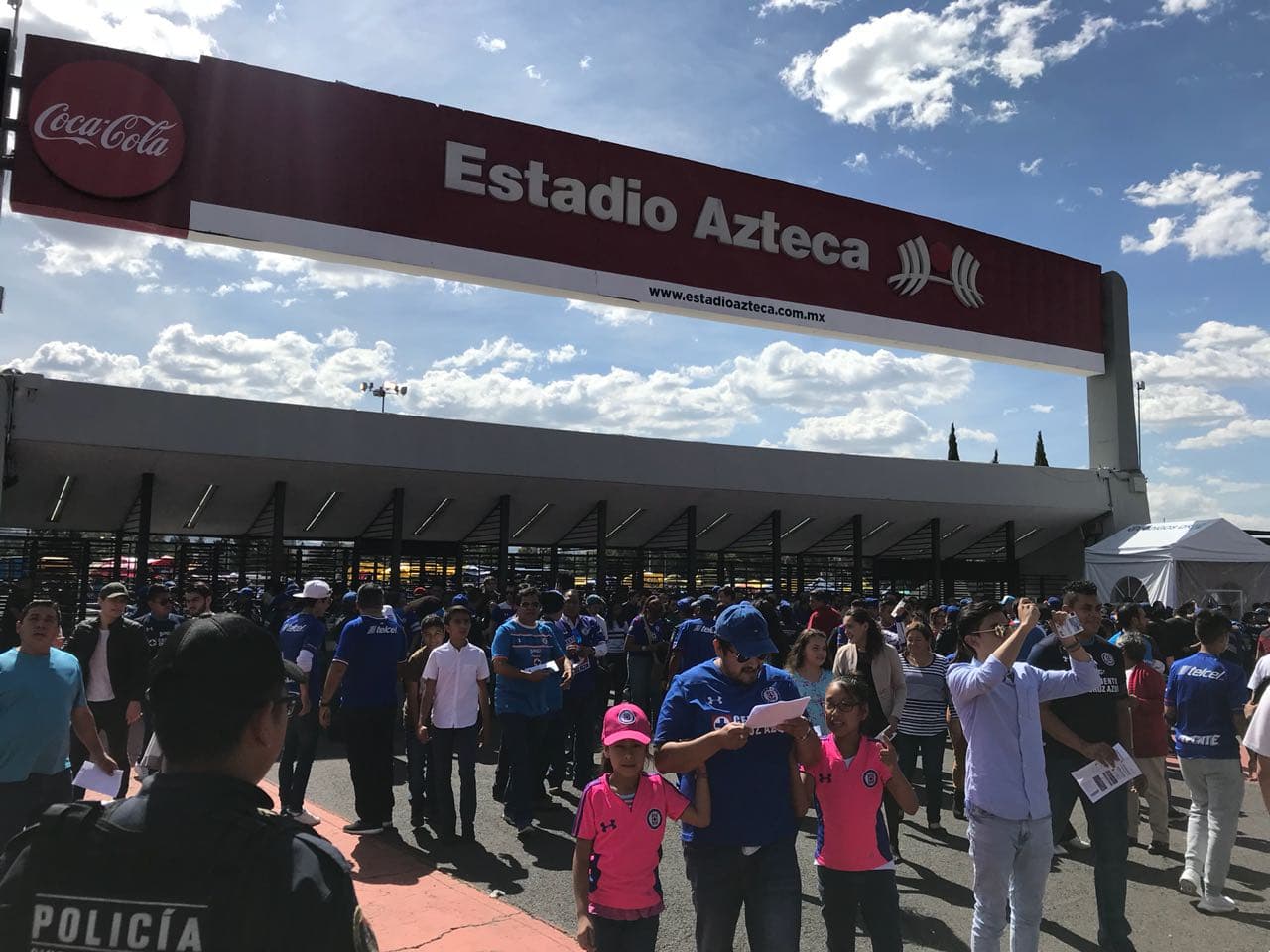 Los fanáticos del Cruz Azul llegaron a su nueva casa durante el Apertura 2018, el Estadio Azteca.
