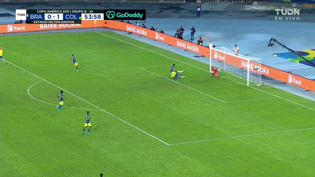 ¡TIRO ATAJADO! disparo por Neymar .