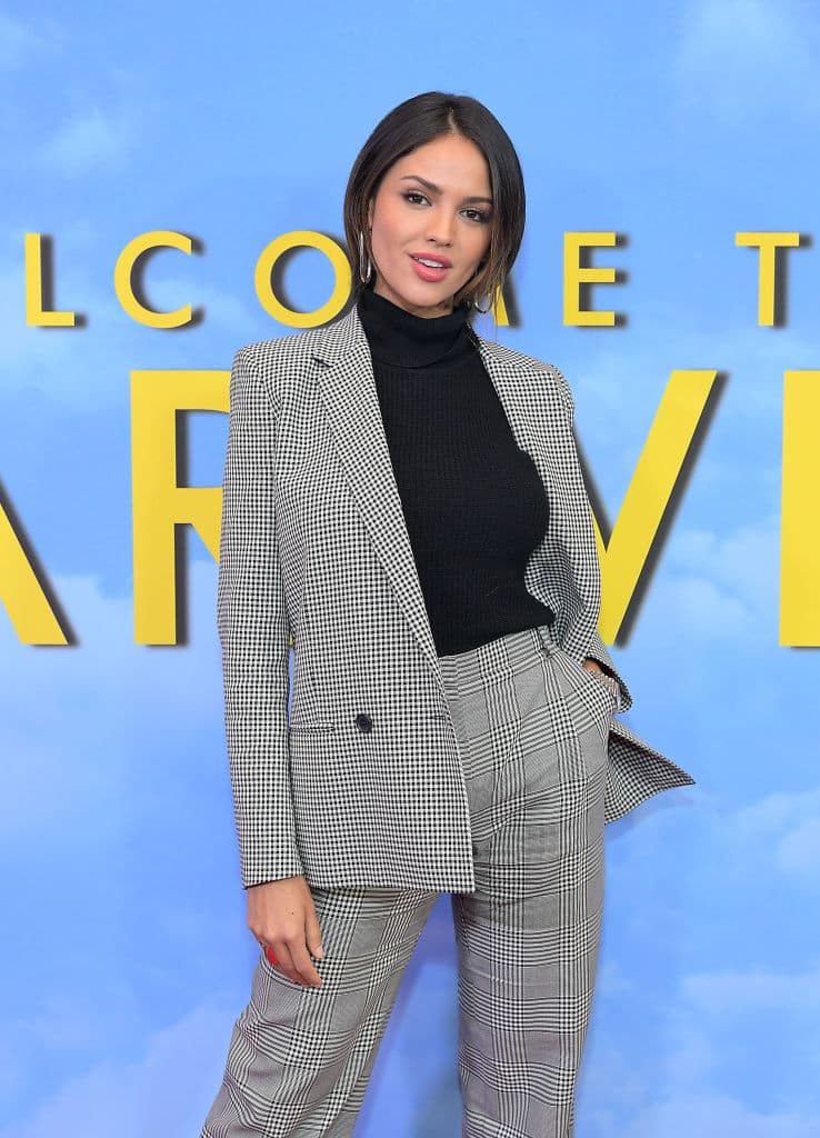 “En el momento en que leí este guion, no pude contener mi necesidad de comenzar este viaje”, aseguró Eiza en su cuenta de twitter.
<br>