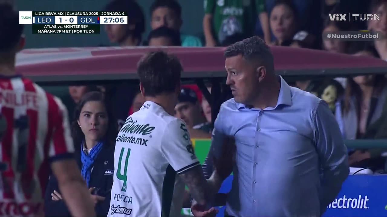 ¡Expulsan a DT de Chivas! Óscar García da una patada a James Rodríguez