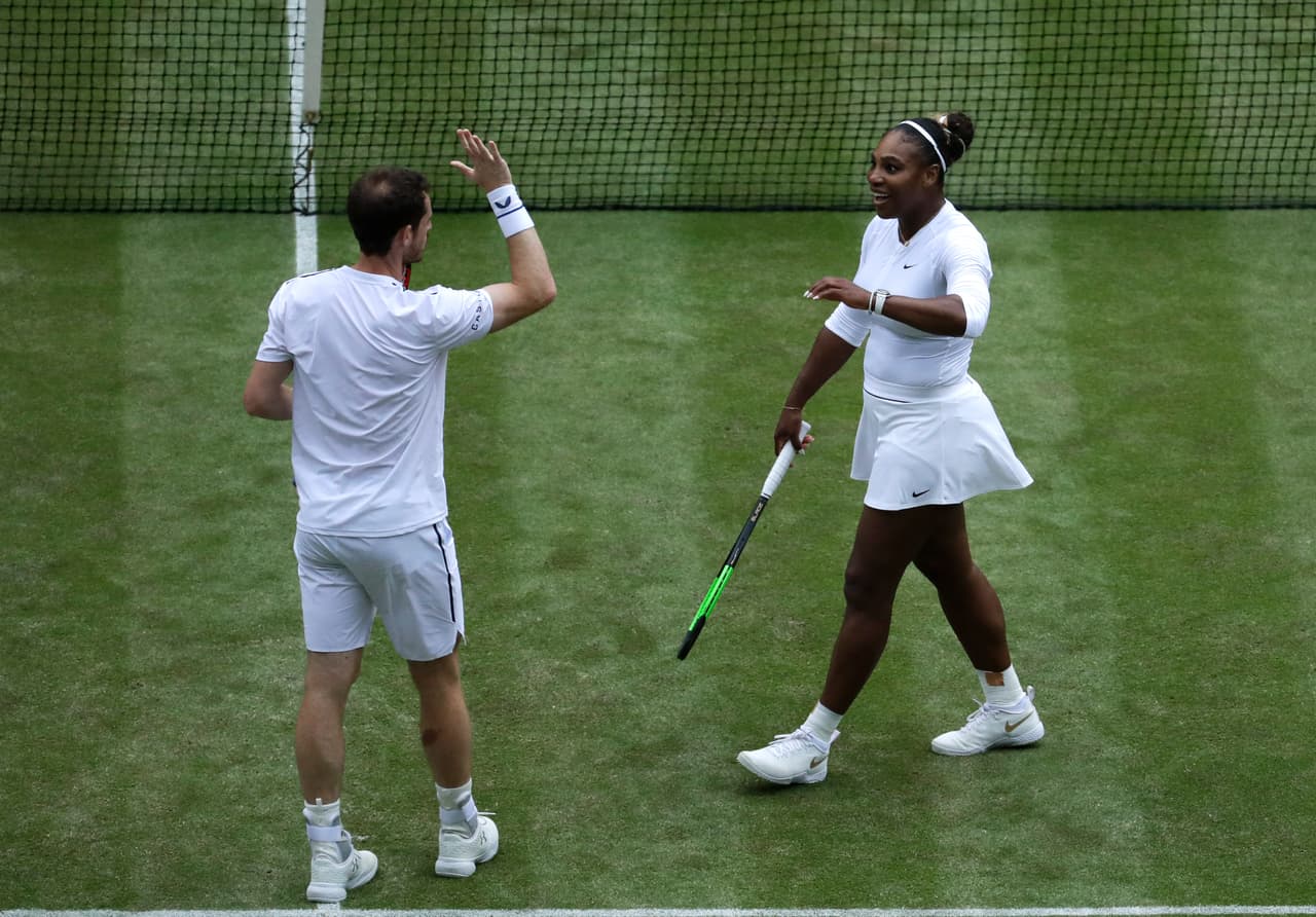 Murray, que ya perdió en el dobles masculino junto a su compañero Pierre-Hugues Herbert, sigue fuerte con Serena en dobles mixtos de Wimbledon.