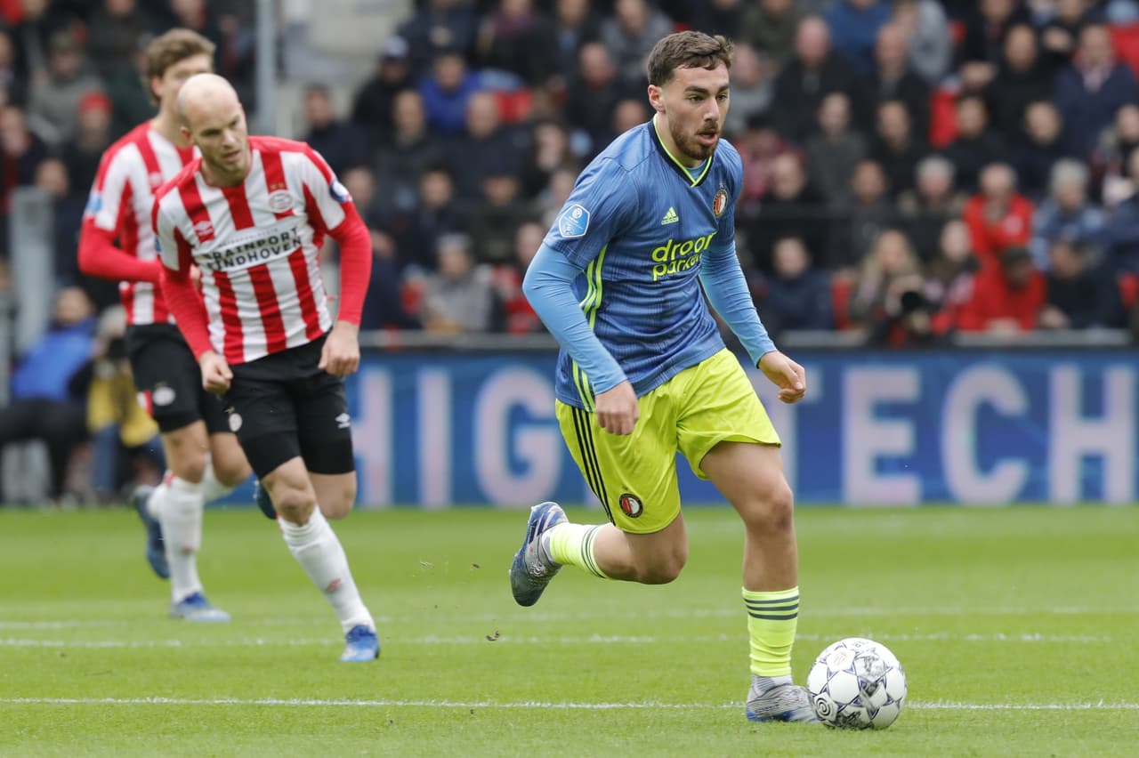 Feyenoord, aunque mantuvo su ventaja de un punto con el PSV, quedó a tres unidades del segundo.