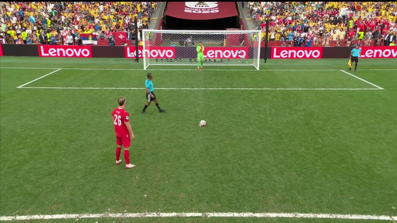 ¡GOL!  anota para Suiza. Cedric Itten