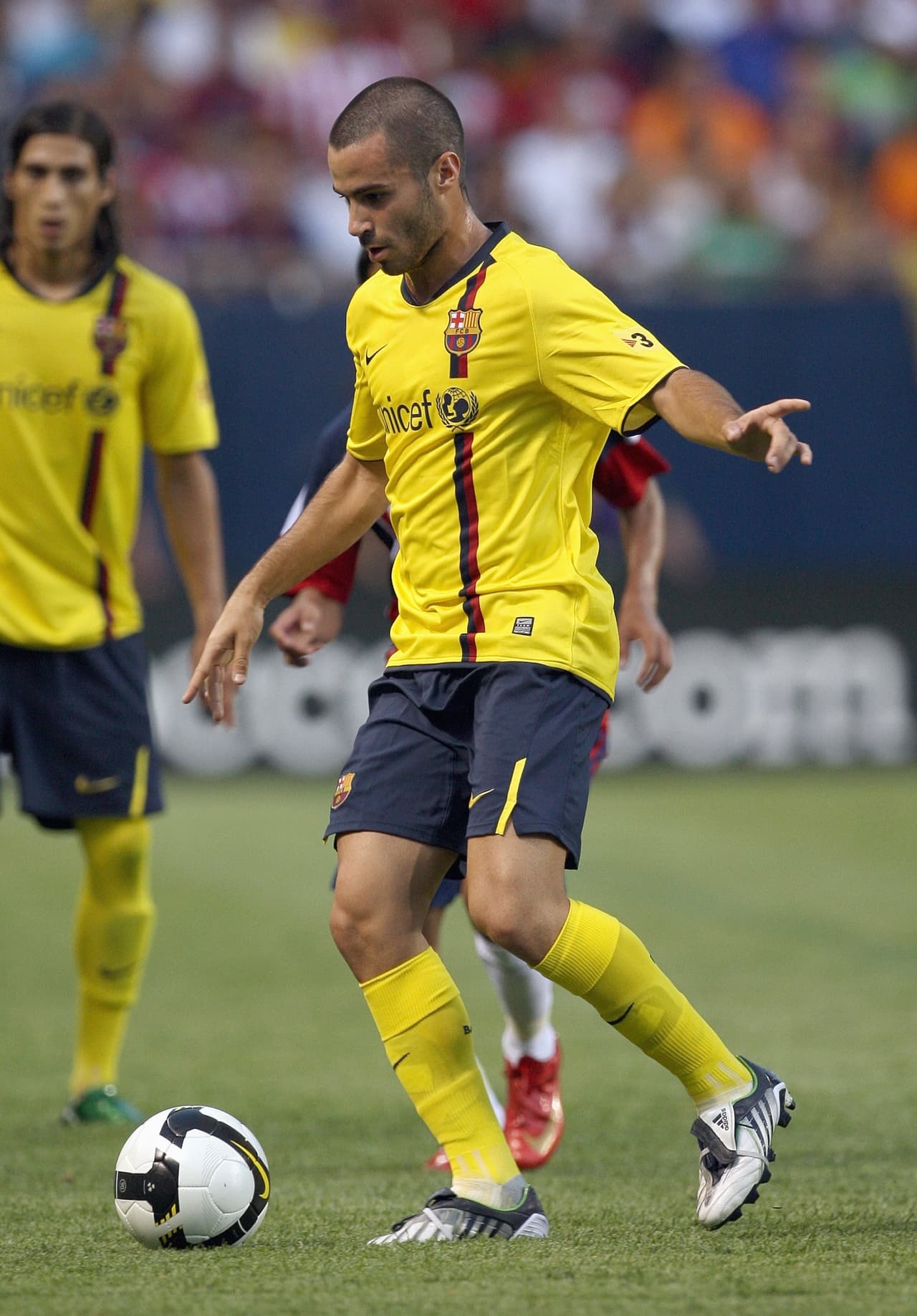 Marc Crosas se formó en el Barça, al que abandonó en 2008 para ir al Lyon. Tras un largo periplo por diversos equipos, incluyendo 4 mexicanos, está retirado y forma parte del equipo de TUDN.