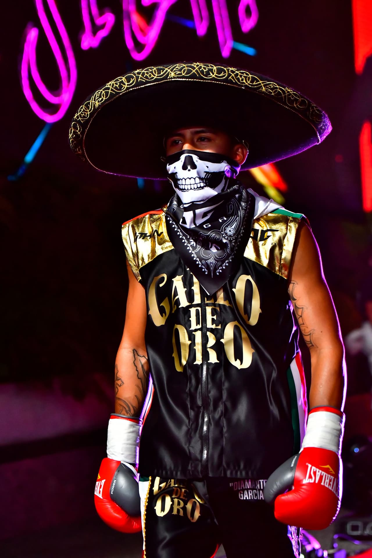 El nicaragüense retuvo el título Supermosca de la Asociación Mundial de Boxeo por decisión unánime. Con tarjetas de 118-110, 116-112 y 117-111, el retador hizo un combate serio, pero no le alcanzó.