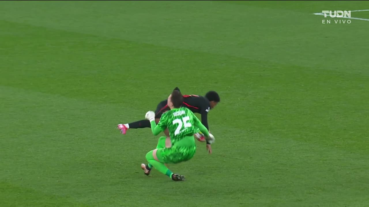 ¡Gol del Benfica! Szczęsny sale mal, derrumba a Balde y las águilas se ponen arriba 