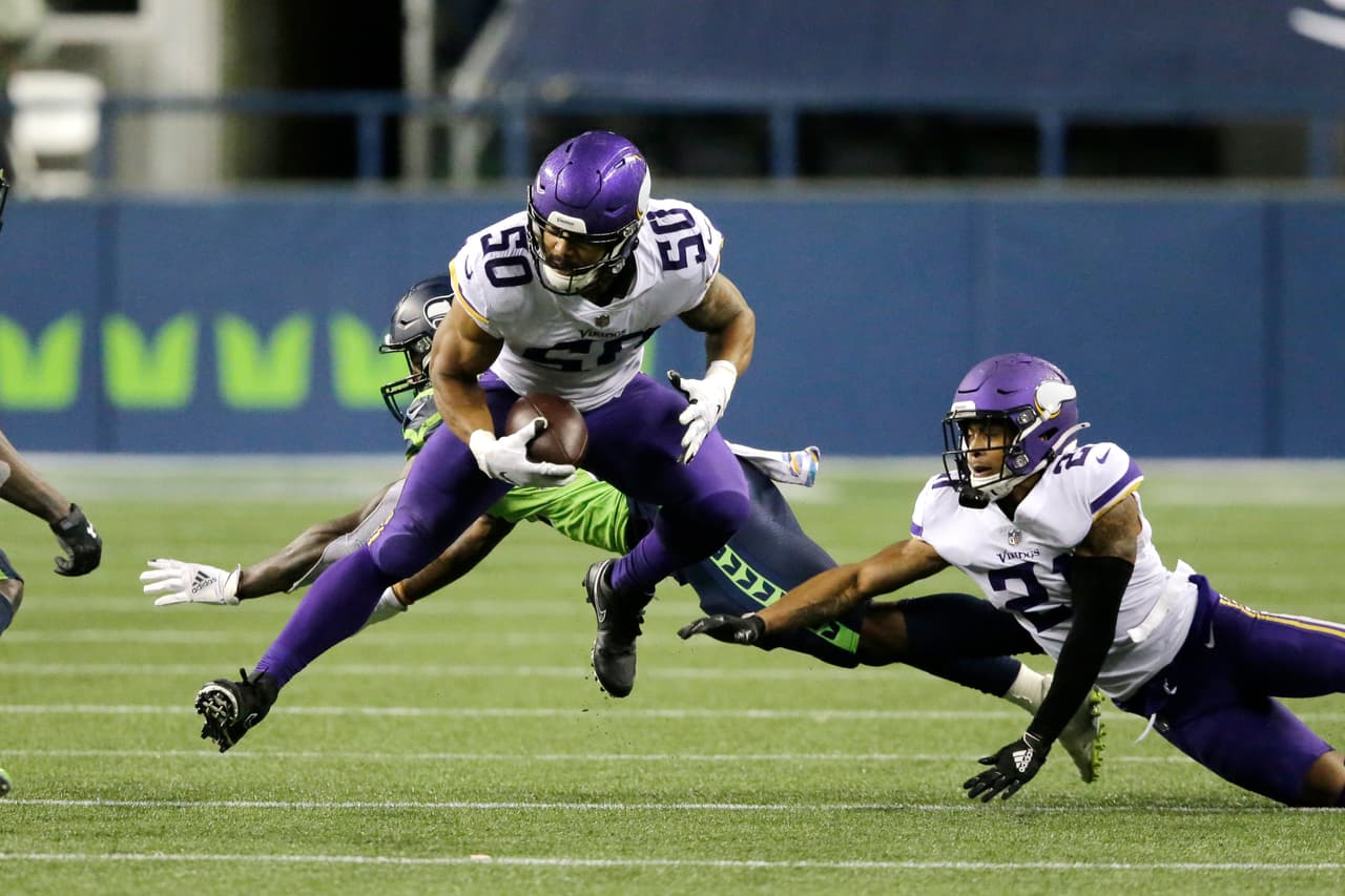 Los Seattle Seahawks consiguen ganar el encuentro en los últimos segundos del partido con un apretado marcador de 26-27 a favor.