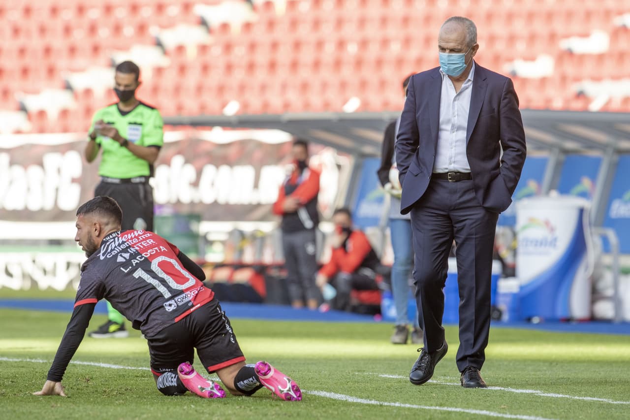 Javier Aguirre regresó al futbol mexicano ‘con el pie derecho’ venciendo a los rojinegros en el Jalisco. | Rogelio Funes Mori (1’, 45+2’) marcó doblete para la victoria de Rayados que se mostraron en buena forma al arranque del torneo del futbol mexicano.