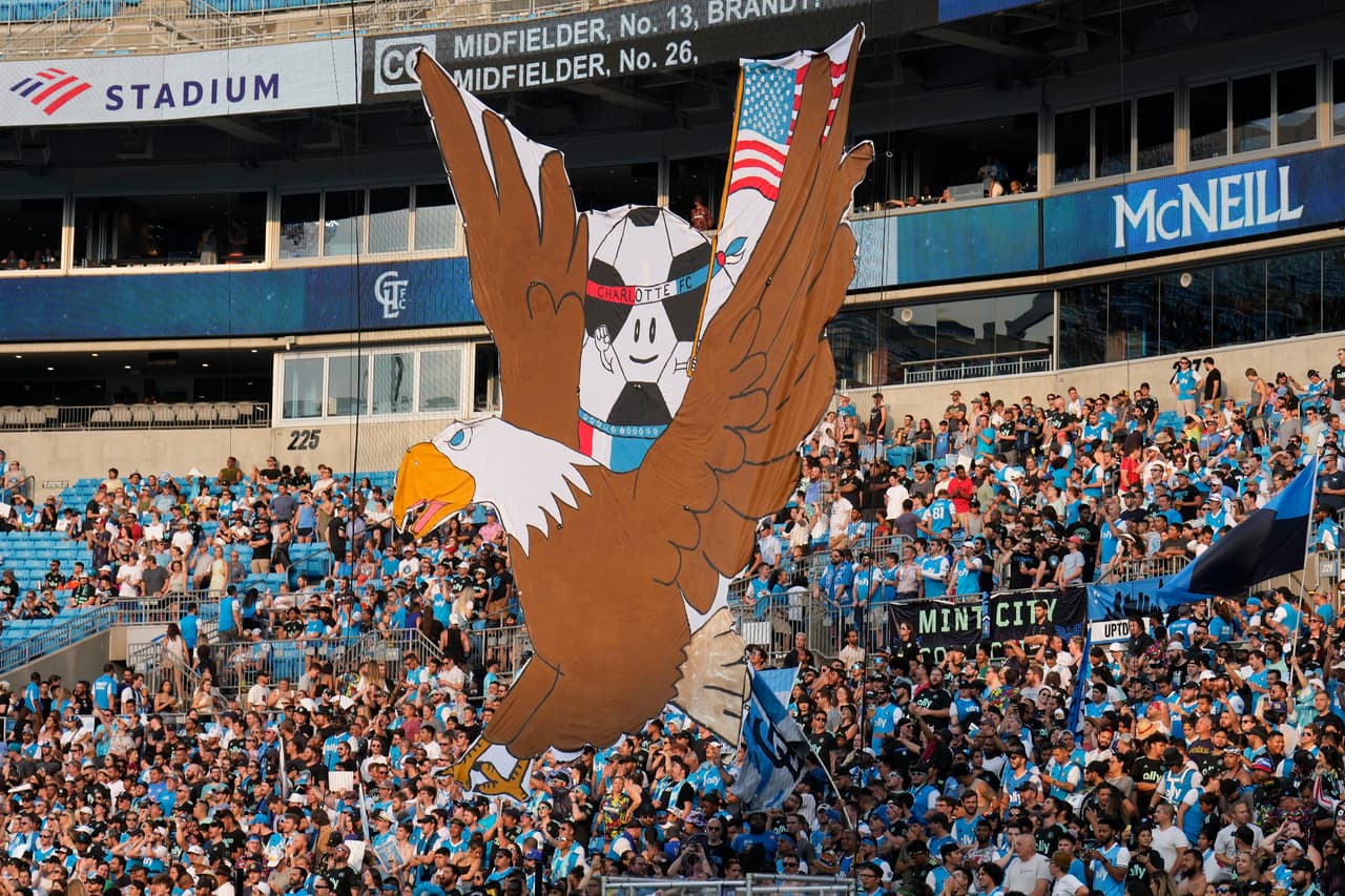 Charlotte FC quiere ser un equipo de alto vuelo en su primera temporada en la MLS. El sábado aplastó a Nashville SC al vencer por 4-1 en el Bank of America Stadium.
<br>