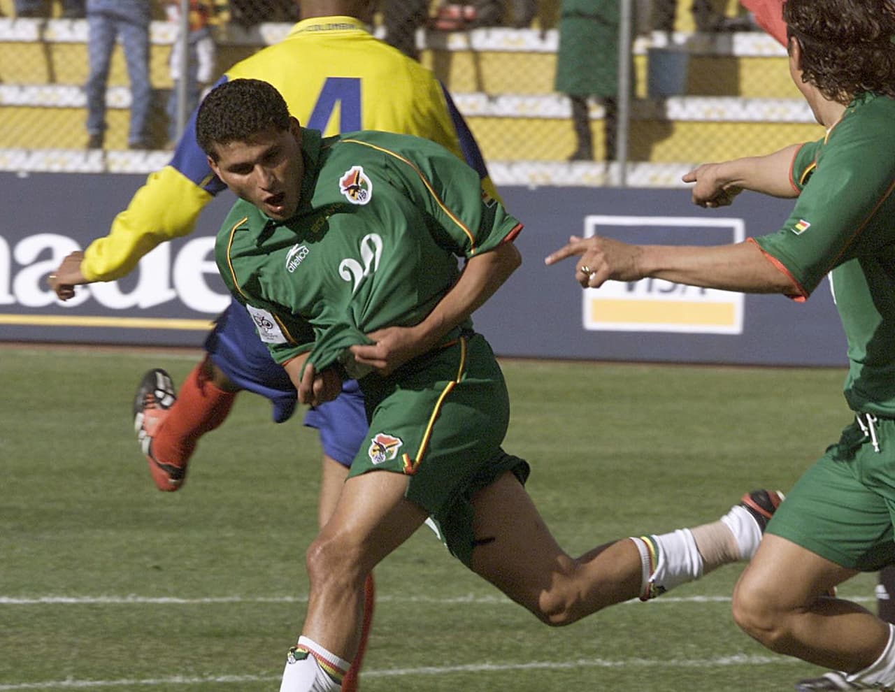 Un grande de la zona volvió a caer en La Paz 
<b>el 9 de septiembre de 2003,</b> por las Eliminatorias a Alemania 2006. 
<b>Bolivia despachó a Colombia por 4-0</b> con anotaciones de Julio César Baldivieso y Joaquín Botero, que marcó triplete.