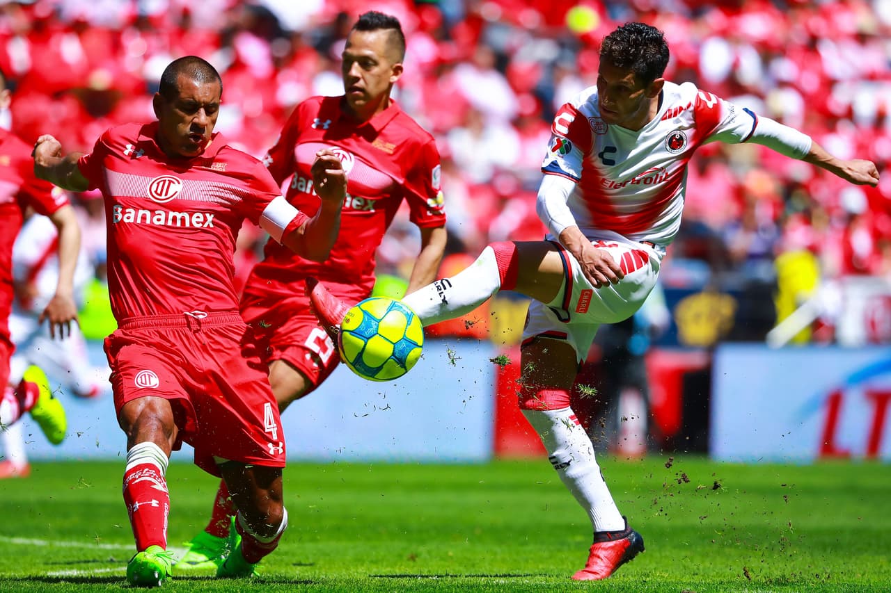 Ángel Reyna, con 32 años, lleva 4 goles en su presente temporada con los Tiburones Rojos de Veracruz.
