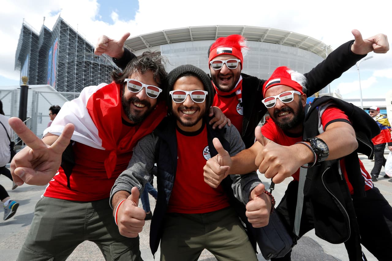 La buena onda estaba presente en ambas aficiones. Muchos llegaron en grupo de amigos para vivir un debut mundialista soñado.