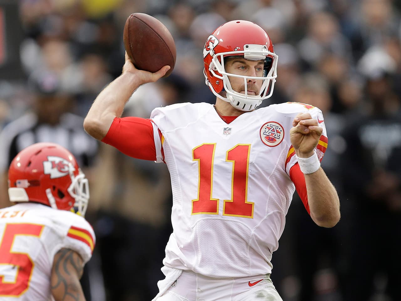 Los Kansas City Chiefs vencieron 34 - 20 a los Oakland Raiders para ligar 6 victorias.