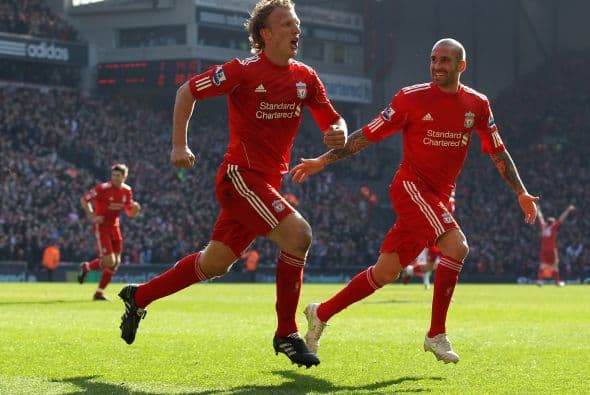 Al minuto 65 un tiro libre de Suárez fue desviado por Van der Saar pero contrarematado por Kuyt, que puso las cosas 3-0.