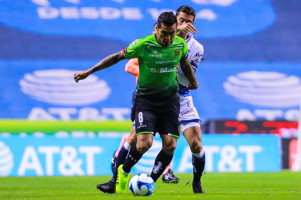 Santiago Ormeño (5’, 51’, 70’) se sirvió con la cuchara grande y marcó triplete en un partido donde al Puebla le salió todo. Cristian Tabó (43’) hizo el cuarto para los poblanos. Los locales llegaron a 8 unidades y los Bravos se quedaron con 5.