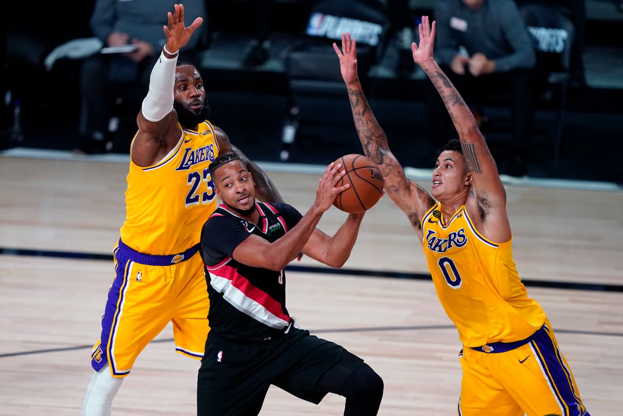 LeBron y los Poderosos Lakers no pueden ganar en su regreso a los Playoffs y caen 100-93 frente a los Portland Trail Blazers.